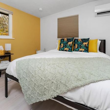 Smart Bungalow: 10-Min To Uf, Central Location 盖恩斯维尔 外观 照片