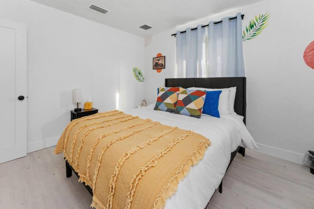 Smart Bungalow: 10-Min To Uf, Central Location 盖恩斯维尔 外观 照片