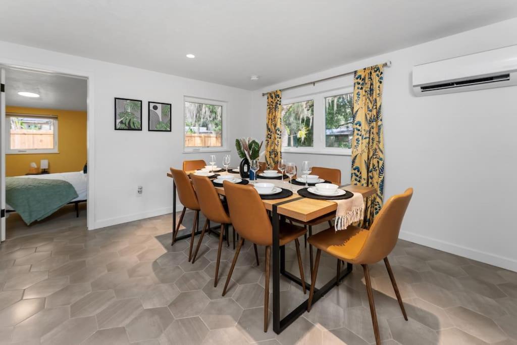 Smart Bungalow: 10-Min To Uf, Central Location 盖恩斯维尔 外观 照片