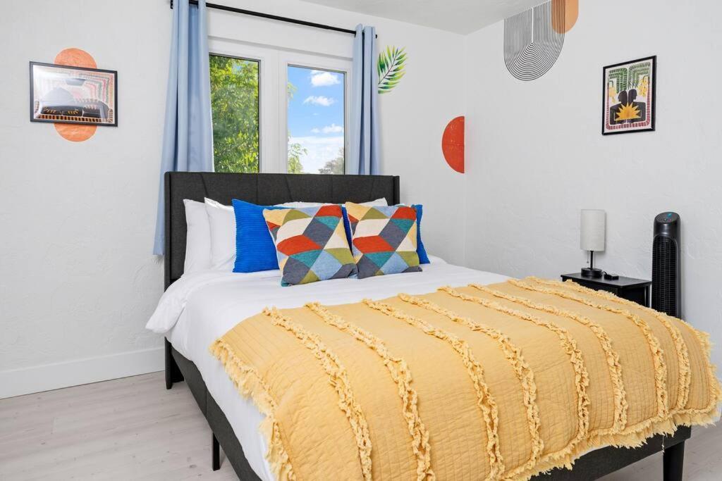 Smart Bungalow: 10-Min To Uf, Central Location 盖恩斯维尔 外观 照片