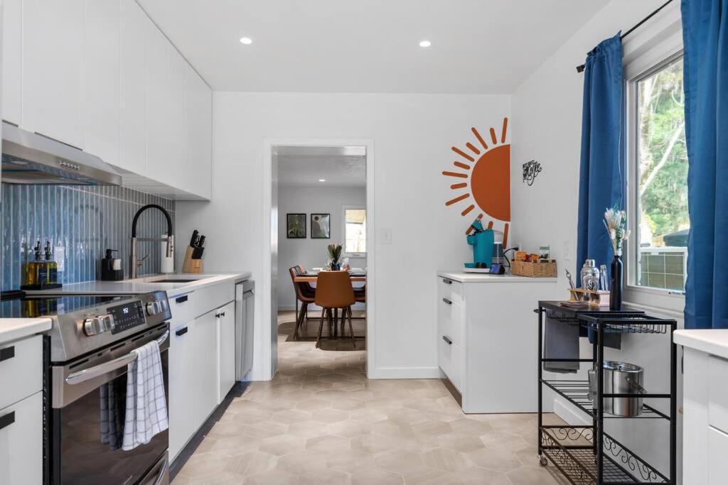Smart Bungalow: 10-Min To Uf, Central Location 盖恩斯维尔 外观 照片